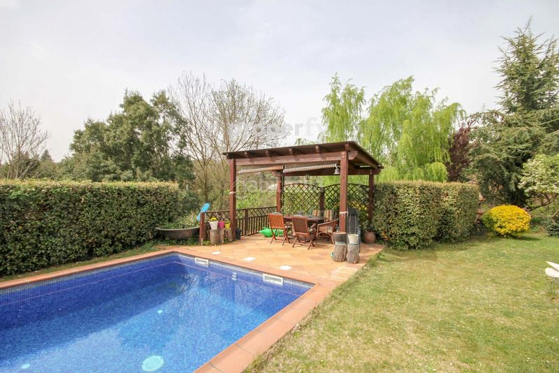 Foto fe1f3b20-9493-4b7f-a713-448b4ec60e7f. Chalet  independiente con piscina y vistas en Viladrau