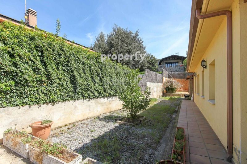 Foto a91b9387-b5c4-420d-8256-41468b088704. Xalet amb calefacció aparcament piscina a Seva