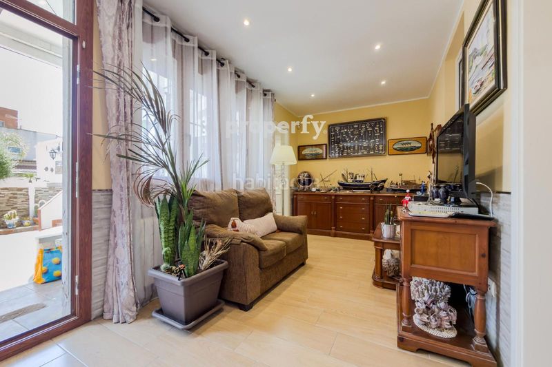 Foto 4c53bc43-fc62-40cb-8fad-2ac3846bd4c2. Xalet amb calefacció aparcament a Sant Joan-TV3 Sant Joan Despí