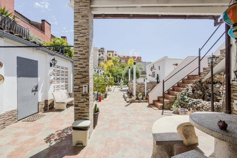 Foto 7f583170-ae0e-414f-b3ba-054dd795f027. Xalet amb calefacció aparcament a Sant Joan-TV3 Sant Joan Despí