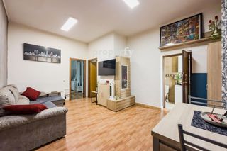 Flat  Campoamor. Piso reformado dos habitaciones y patio