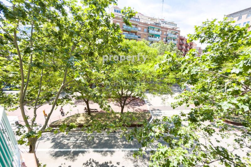 Foto c3d28a5a-553a-483a-935e-d7209e4ac85a. Pis amb calefacció aparcament a La Nova Esquerra de l´Eixample Barcelona