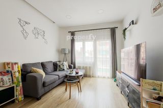 Flat  Dos de maig. Piso reformado en exaimple
