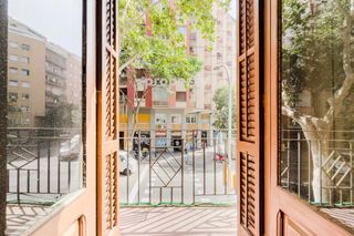 Flat in El Camp d´en Grassot i Gràcia Nova. Piso 4 hab a reformar en gràcia