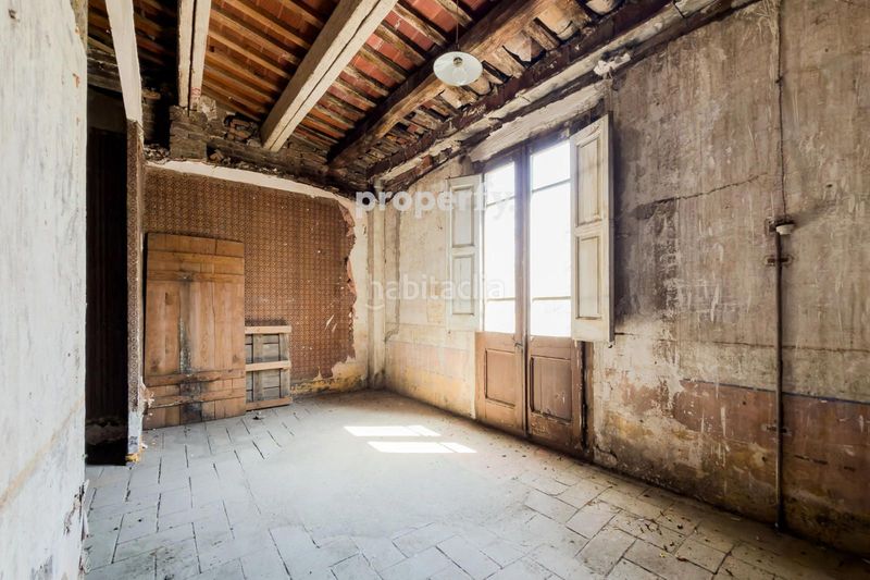 Foto fd847543-d4d9-4fda-be48-b7e1fc18a419. Casa adossada a Centre Sabadell