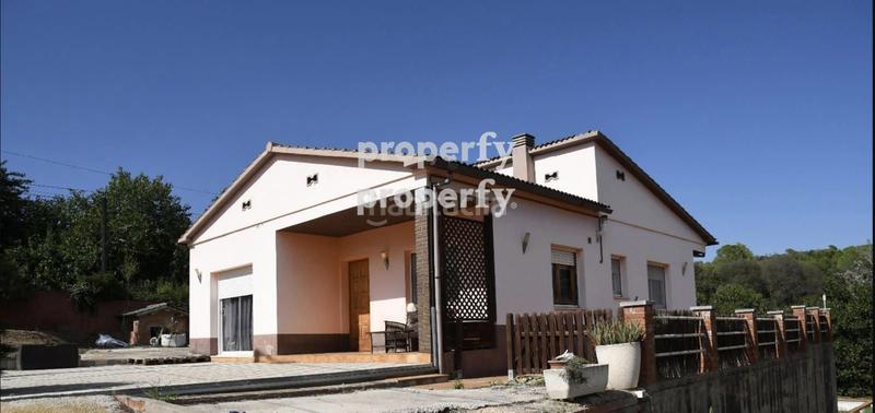 Foto a45558cf-a479-4584-8db1-7e90e7523d99. Casa  independiente con piscina en Piera