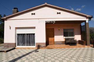 Casa  Capricornius (c musarro). Casa independiente con piscina en piera