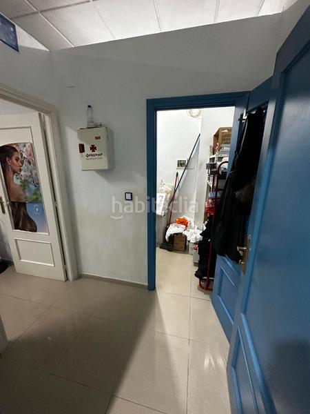 Foto 12b2d226-3a2f-4b29-9bba-f1620f1eddaf. Alquiler local comercial se alquila peluquería en funcionamiento en Jaén