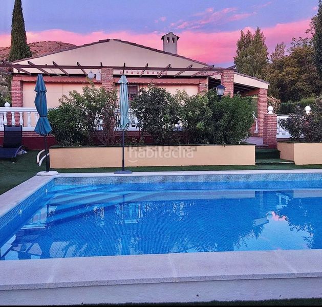 Foto 193367e1-e9a1-4840-9990-97edb808fc89. Xalet amb xemeneia calefacció aparcament piscina a Jaén