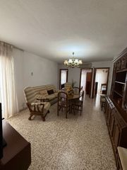 Pis  Calle pilar de la imprenta. En el centro de jaen algo asi?