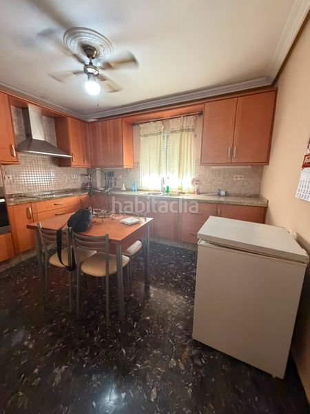 Foto ef712632-1728-4ec9-b5f3-f53f651d04b0. Casa amb aparcament a Ctra. Circunvalación - La Magdalena Jaén