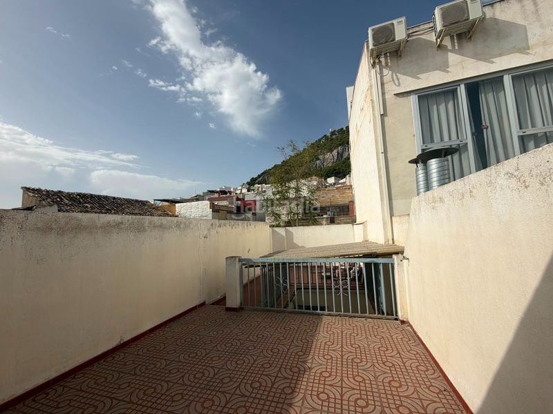Foto f9c124af-d1d6-4ea3-be64-ebced2d5c4fc. Casa amb aparcament a Ctra. Circunvalación - La Magdalena Jaén