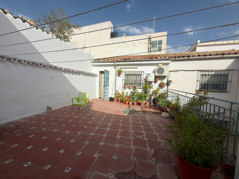 Foto fe7bef2c-e800-4780-b0ee-2e97d6ff1046. Casa amb aparcament a Ctra. Circunvalación - La Magdalena Jaén