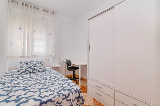 Rent Flat in Angustias - Chana - Encina. Oportunidad en alquiler de piso de 4 dormitorios en la chana de