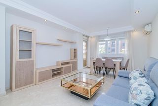 Location Appartement à Barrio de Zaidín. Alquiler de piso de 3 dormitorios totalmente amueblado y equipad