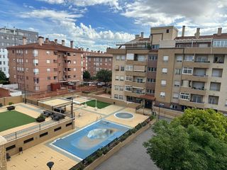 Affitto Appartamento in Av. F. Garcia Lorca - Nueva Estación Autobuses. Piso de alquiler de 3 dormitorios con terraza y piscina comunita