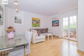 Location Appartement à Av. F. Garcia Lorca - Nueva Estación Autobuses. Alquiler de piso de dos dormitorios en residencial con piscina e