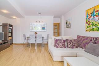 Location Appartement à Av. F. Garcia Lorca - Nueva Estación Autobuses. Alquiler de piso de dos dormitorios en residencial con piscina e