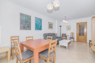 Location Appartement à Av. F. Garcia Lorca - Nueva Estación Autobuses. Amplio piso en zona albayda de 4 dormitorios con terraza y plaza