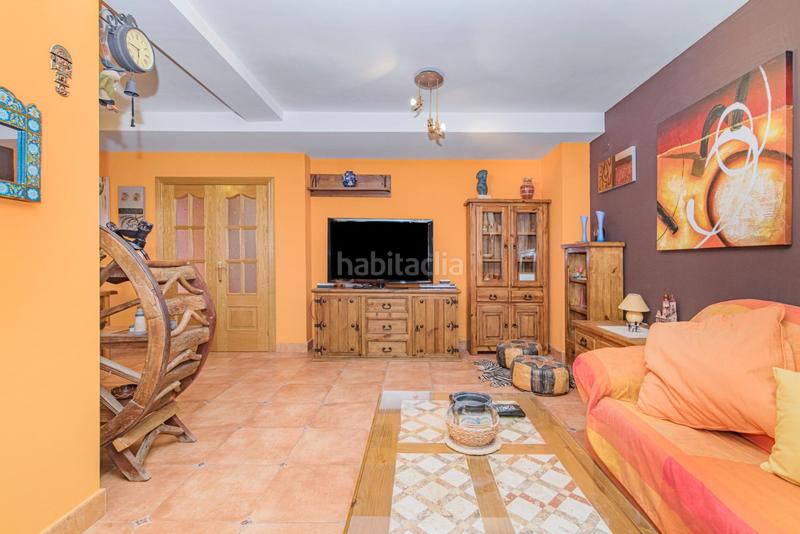 Foto aa1e1352-09c5-4a3e-9e5a-983563dc3366. Casa aparellada amb aparcament piscina a Purchil Vegas del Genil