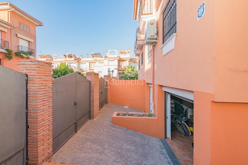 Foto ffc1b946-ff16-4b9a-a6cc-094caadae13e. Casa aparellada amb aparcament piscina a Purchil Vegas del Genil