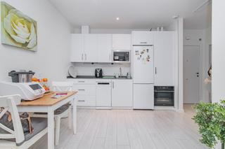 Location Appartement à Av. F. Garcia Lorca - Nueva Estación Autobuses. Alquiler de piso seminuevo con dos dormitorios, terraza y plaza