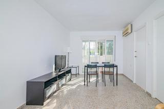 Appartement à Cartuja. Piso semireformado en granada zona de la cartuja con 4 habitacio