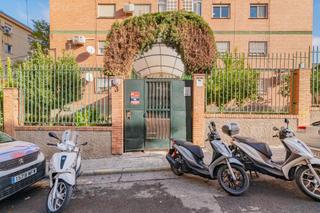 Pis a Cartuja. Piso semireformado en granada zona de la cartuja con 4 habitacio