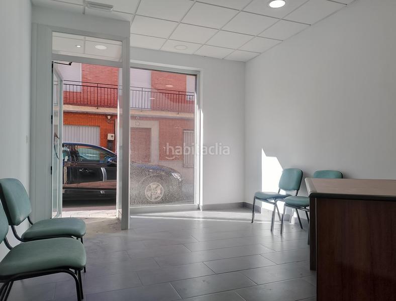Foto 0ab76063-31cf-446c-b0d7-b3ed5acad88c. Alquiler local comercial en calle tres cruces alquila tu espacio ideal ! en Armilla