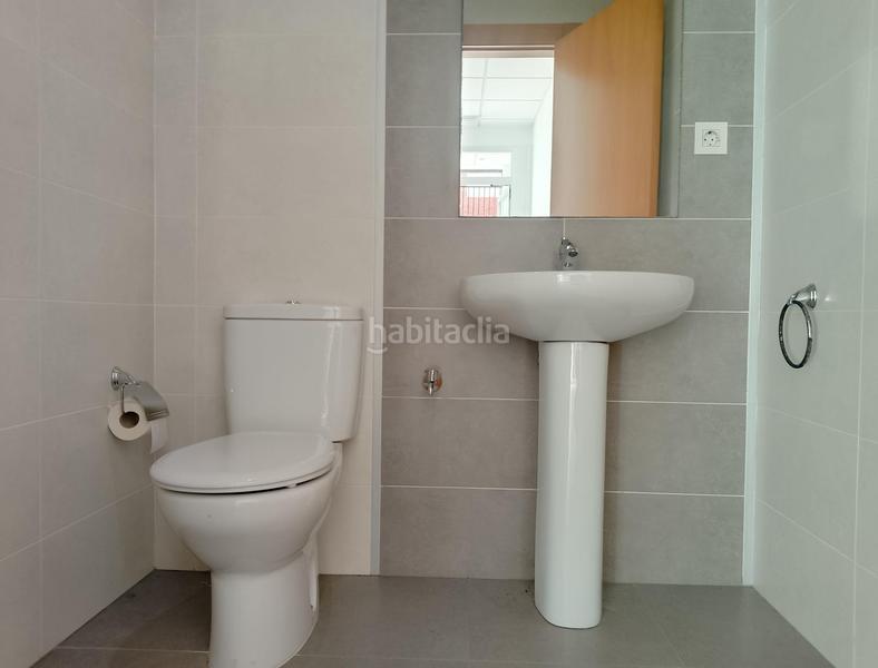 Foto 0b48b01f-a54a-4945-abc0-4d494b149b07. Alquiler local comercial en calle tres cruces alquila tu espacio ideal ! en Armilla