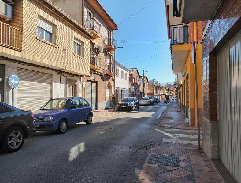Foto 1ffee1ae-c785-420c-9859-572673497b7c. Alquiler local comercial en calle tres cruces alquila tu espacio ideal ! en Armilla