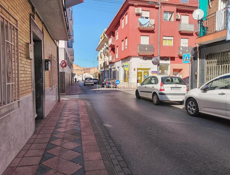 Foto 4445bee5-7a4d-475b-a8b4-950e67d0bb97. Alquiler local comercial en calle tres cruces alquila tu espacio ideal ! en Armilla