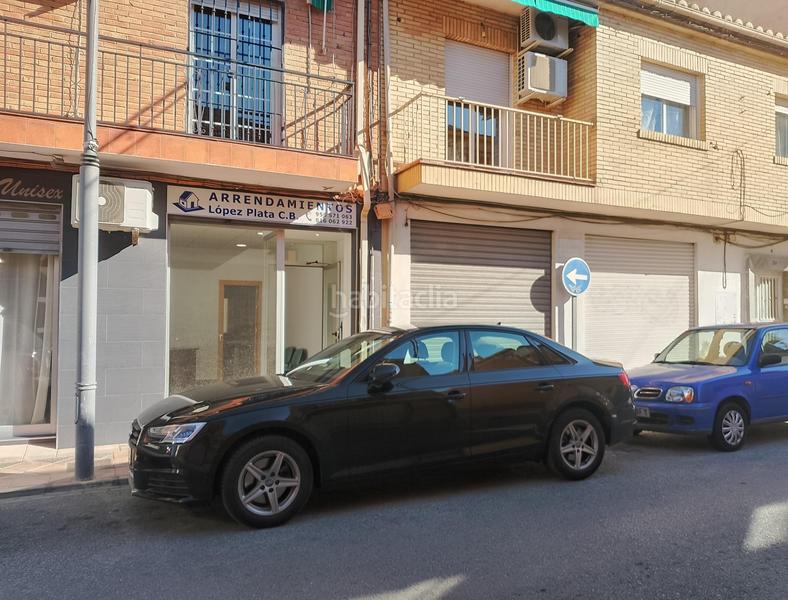 Foto 50202b3b-60fa-415b-be51-ab302bc96601. Alquiler local comercial en calle tres cruces alquila tu espacio ideal ! en Armilla