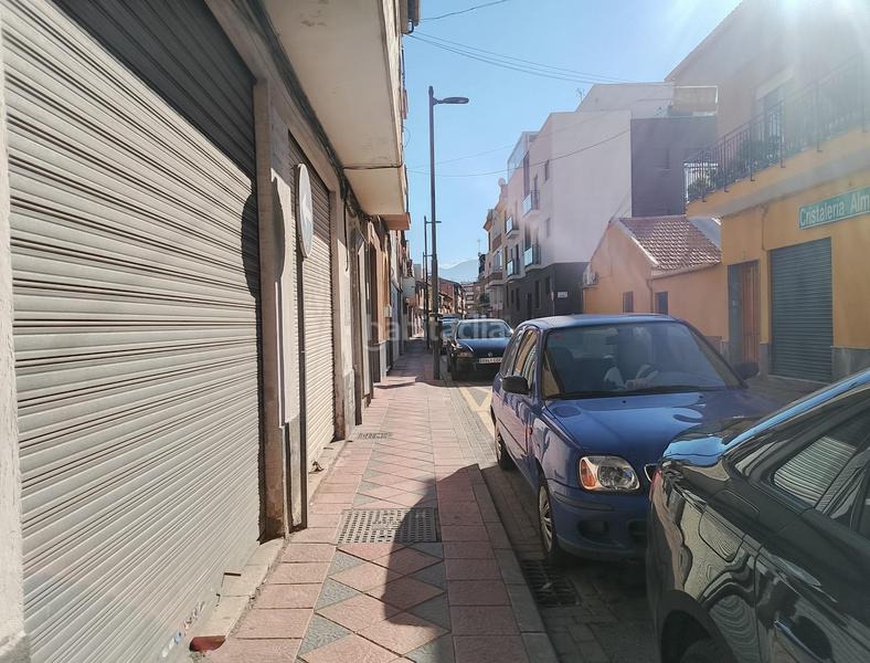 Foto 70b0cbc9-745c-4fbb-acd0-f644da7e5305. Alquiler local comercial en calle tres cruces alquila tu espacio ideal ! en Armilla