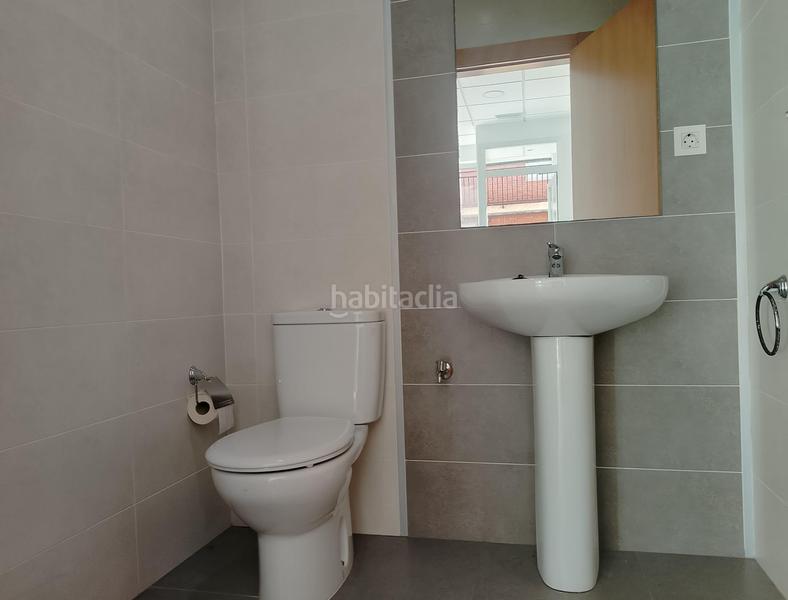 Foto 94159a73-3287-4f28-b1f3-9351d4cbc7a1. Alquiler local comercial en calle tres cruces alquila tu espacio ideal ! en Armilla