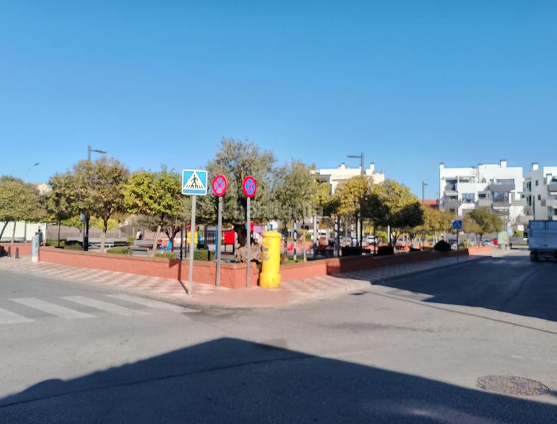 Foto a37812b3-0fdc-4287-89e0-02aaaf1c99a8. Alquiler local comercial en calle tres cruces alquila tu espacio ideal ! en Armilla