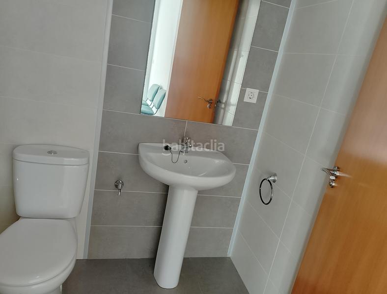 Foto d0c5695d-645c-4bb8-b901-3e306636eba7. Alquiler local comercial en calle tres cruces alquila tu espacio ideal ! en Armilla