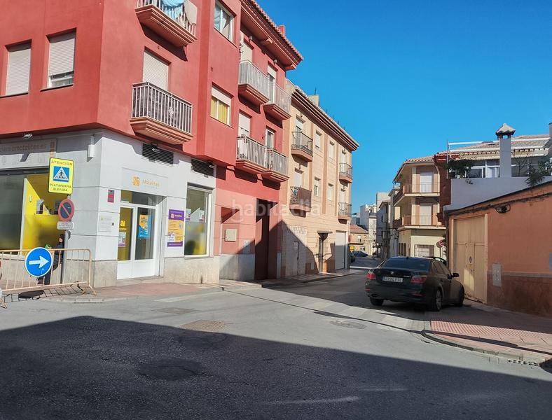 Foto edcf34a9-8224-4b70-b05a-c5bad04f6da2. Alquiler local comercial en calle tres cruces alquila tu espacio ideal ! en Armilla