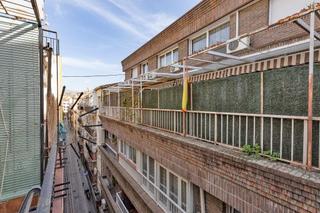 Àtic a Calle águila 26. Ático a reformar junto al palacio de los patos