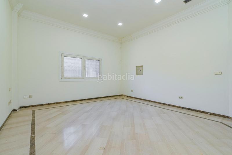 Foto 9d2a01a8-cbdf-4f0c-9107-1fe159cf989a. Local comercial en avenida andalucia 34 oportunidad única! local comercial en avenida andalucia en Granada