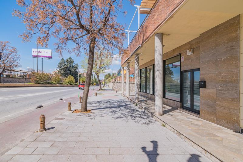 Foto 9eab2ffe-8bf9-452b-8097-2b2f069c41e9. Local comercial en avenida andalucia 34 oportunidad única! local comercial en avenida andalucia en Granada
