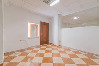 Location Local commercial à Pajaritos. Local comercial muy amplio con 7 despachos individuales y gran e