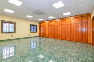 Location Local commercial  Calle mozart. Oportunidad única! local comercial en granada  zona parque del g