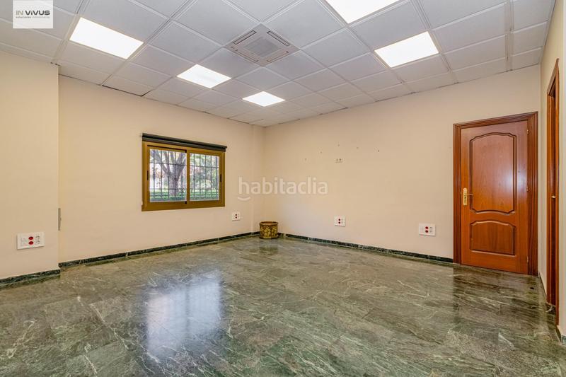 Foto cbb79881-37a2-4ae2-b5a6-d93334338b61. Alquiler local comercial oportunidad única! local comercial zona parque del genil en Granada