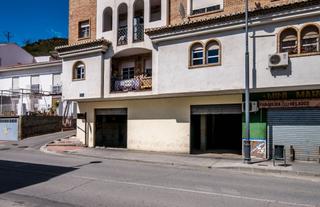 Local Comercial a Avenida de sierra nevada. Local magnífico enclavado en 1 línea comercial de la carretera d