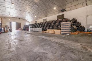 Local commercial à Carretera carretera de motril 117. alhendín. Finca. nave industrial. zona de ensanche con vivienda.