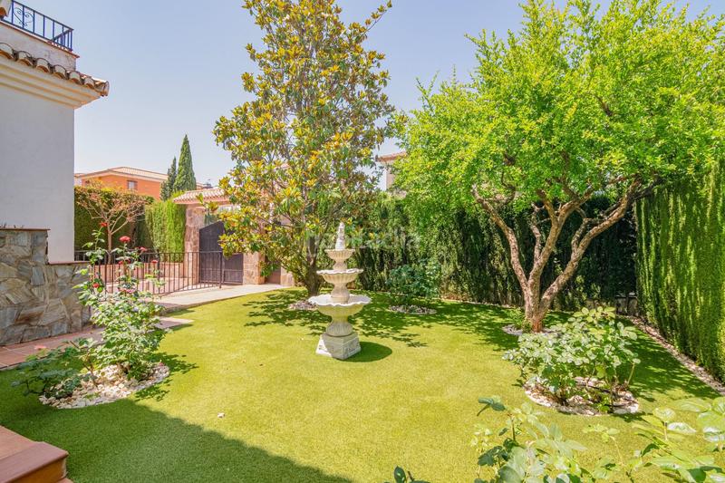 Foto 22c44ccd-bf04-41e1-9e6d-beb66edf9d9d. Chalet dans Barrio de la Vega Monachil