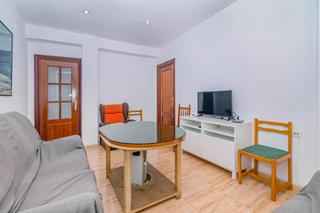 Flat in Plaza de Toros. Venta de piso de 4 dormitorios y dos baños en plaza toros ideal