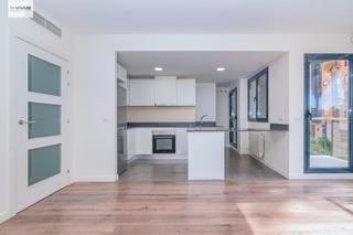 Miete Etagenwohnung in Calle pdta jose fernandez mtnez 3. Alquiler de piso seminuevo de dos dormitorios con plaza de garag