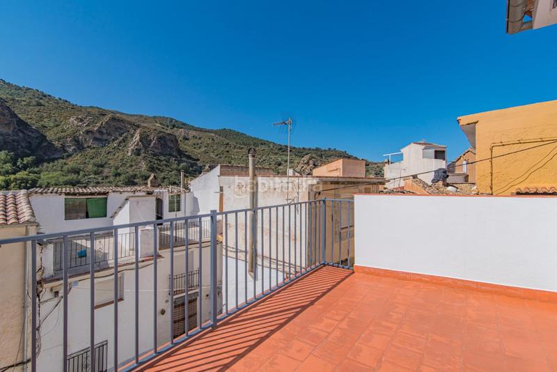 Foto edc6eb2b-9821-456b-8d95-ddcb71c69c30. Casa pareada espectacular casa totalmente reformada en Quéntar